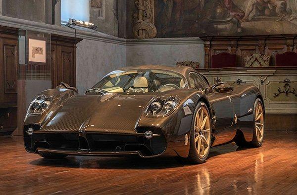 Pagani Utopia displayed alongside da Vinci art pieces at the National Science & Technology Museum in Milan