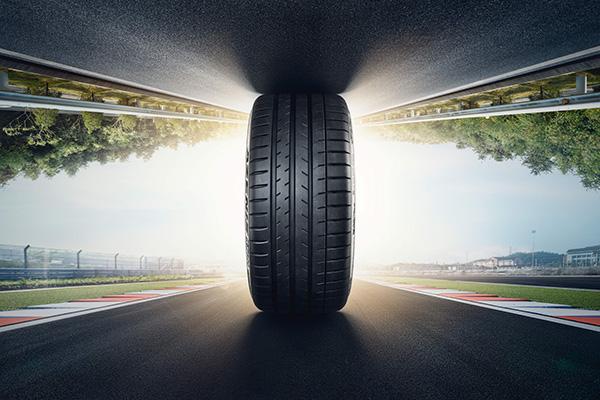 Falken unveils the new AZENIS RS820 UUHP tyre