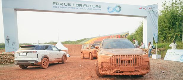 SEVEN-SEATER JEEP IS A FRIENDLY GIANT