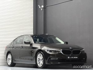 BMW 5 Series 520i Luxury thumbnail