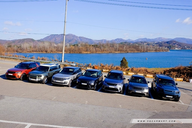 Braving the icy cold weather with a bunch of Range Rovers
