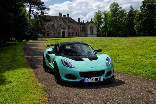 The new Lotus Elise Cup 250 combines purity with power