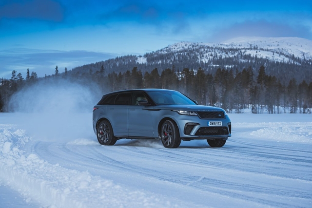 Land Rover celebrates 50th anniversary with unique snow art