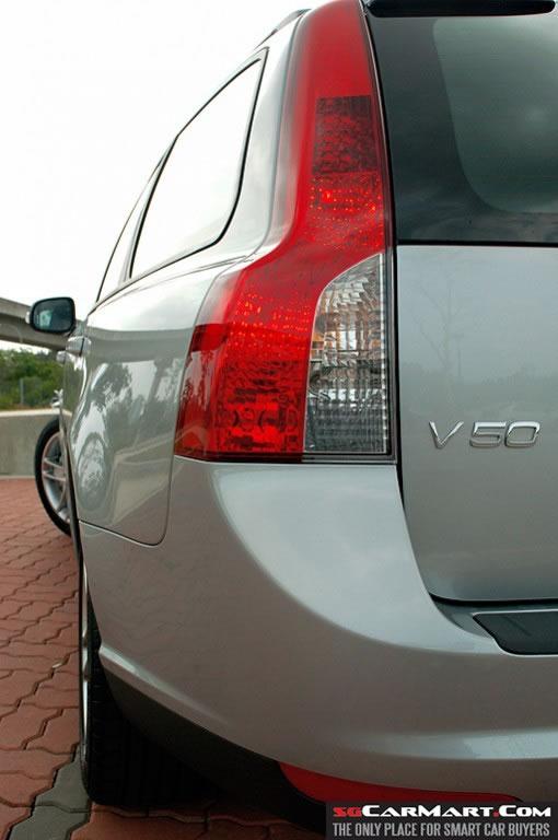 Volvo V50 2.0 (A) Review - Sgcarmart