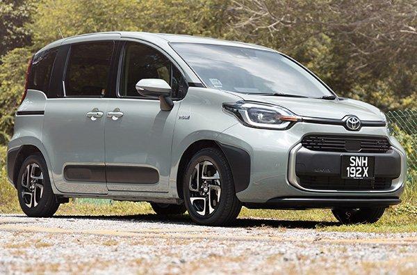 Toyota Sienta Hybrid 1.5 Elegance (A) Review
