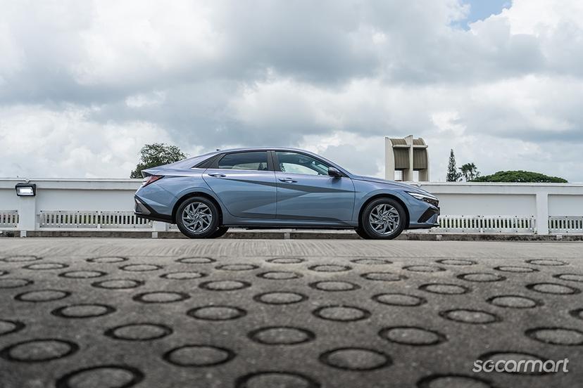 Hyundai Avante Hybrid Elite Facelift Review - Sgcarmart