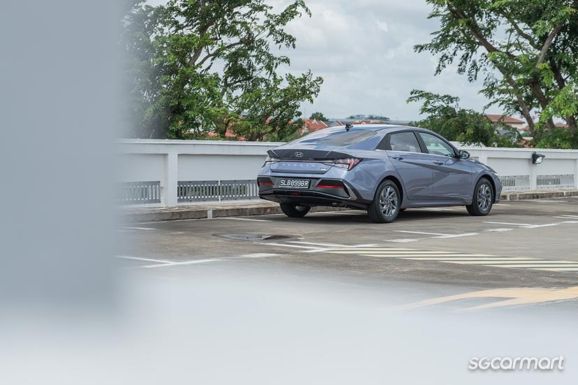 Hyundai Avante Hybrid Elite Facelift Review - Sgcarmart