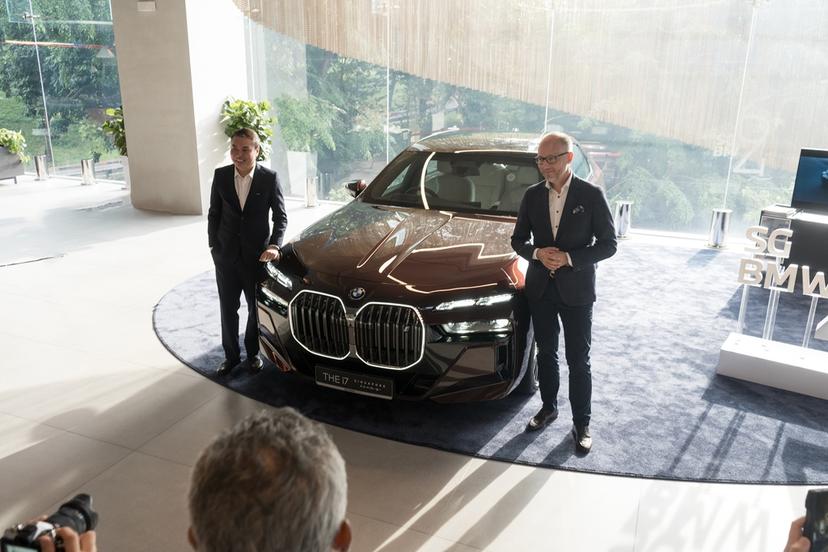 BMW showcases the one-off BMW i7 Singapore Icons - Sgcarmart