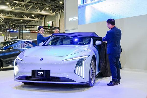 Quartet of new Dongfeng models showcased in Paris