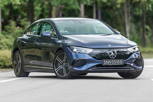 Mercedes-Benz EQE300 Electric Art Review