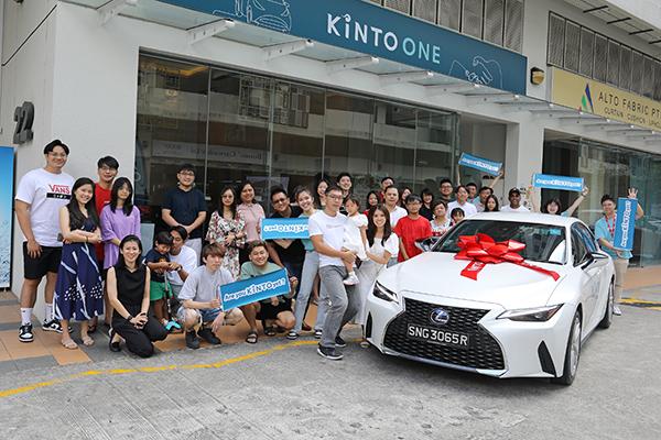KINTO presents prizes to the winners of its photo contest