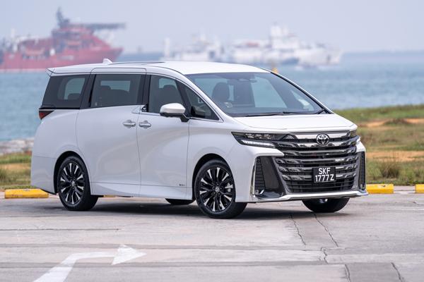 Toyota Vellfire Hybrid Review