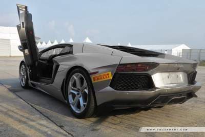 Lamborghini Aventador LP700-4 (A) First Drive Review