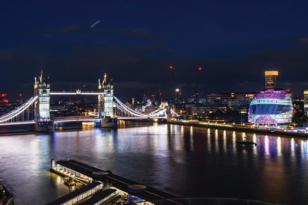 Nissan transforms London skyline to mark Formula E season