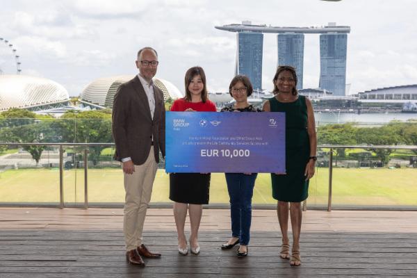 Donation by Karl-Monz-Foundation to benefit local students