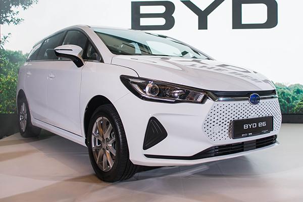 BYD Singapore launches the updated 7-seater e6