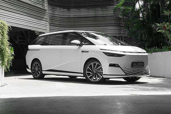 XPENG X9 Long Range Review