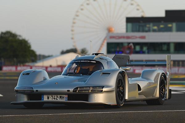 Two Porsche hypercars qualify for Hyperpole in Le Mans