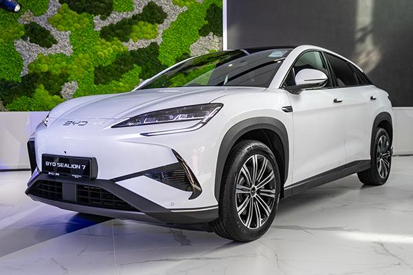 BYD lovers rejoice! The Sealion 7 is now available in Cat A