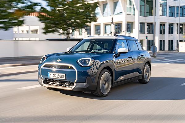 MINI Cooper and Aceman score five stars in Euro NCAP