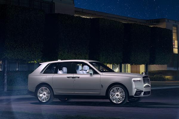 Rolls-Royce presents one-of-one Cullinan Cosmos commission