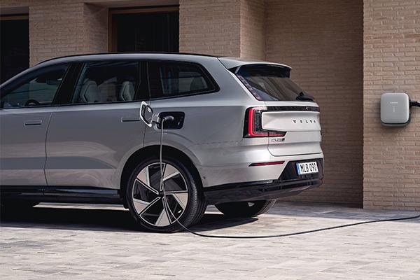 Volvo opens order books for upgraded EX90