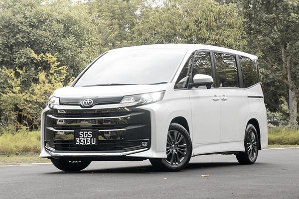 Toyota Noah Hybrid Review