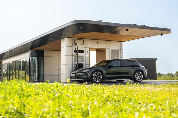 Porsche opens ninth charging lounge