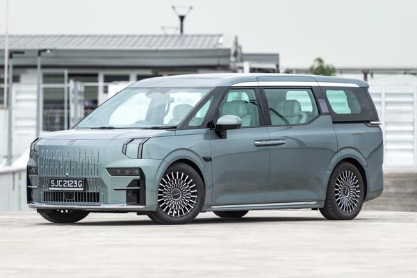 Zeekr 009 Deluxe Review