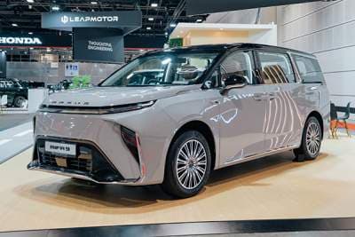 Facelifted Maxus MIFA 9 previewed in Singapore