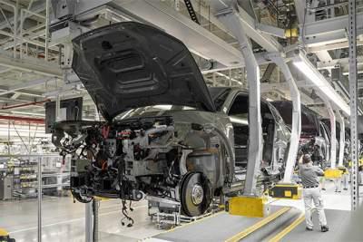 Porsche breaks new ground in Cayenne Electric production
