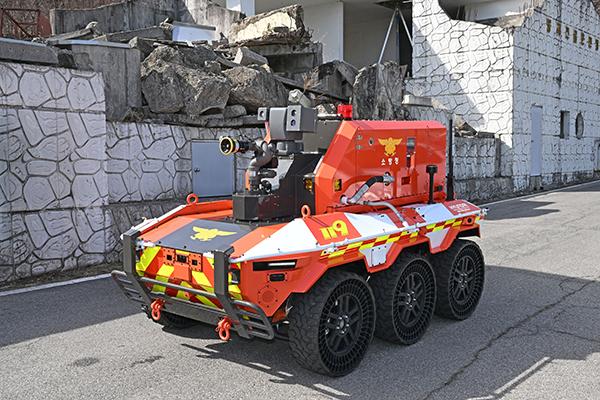 Hyundai's latest creation is an unmanned firefighting robot