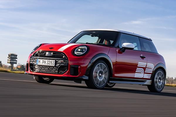 MINI unveils new 1965 Victory Edition hatchback