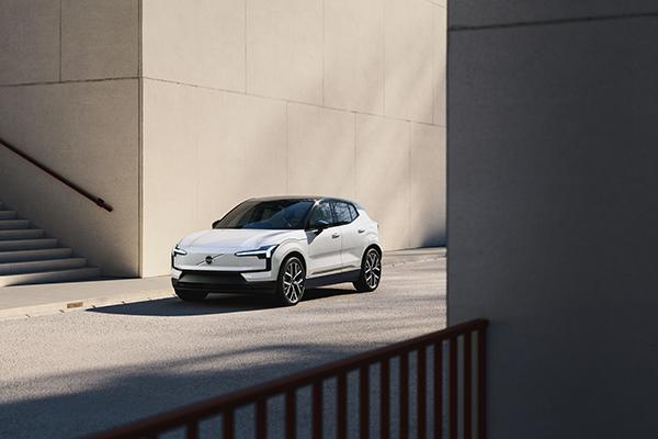 Volvo EX30 gets V2L functionality, infotainment refresh