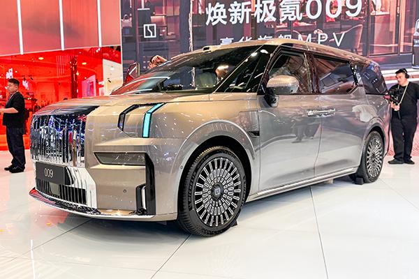 Updated Zeekr 009 unveiled in Beijing with 900V architecture