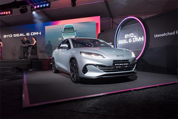 BYD Singapore unveils the Seal 6 DM-i in two forms