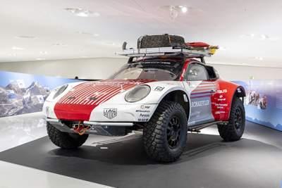 World record off-road Porsche 911s displayed at museum