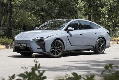 Lexus ES350e Electric Review