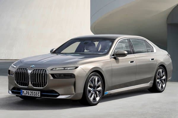 BMW i7 Electric image